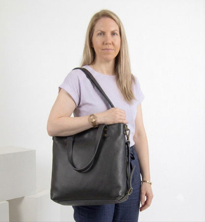 The Artisan Black Leather Tote: Versatile Shopper & Shoulder Bag